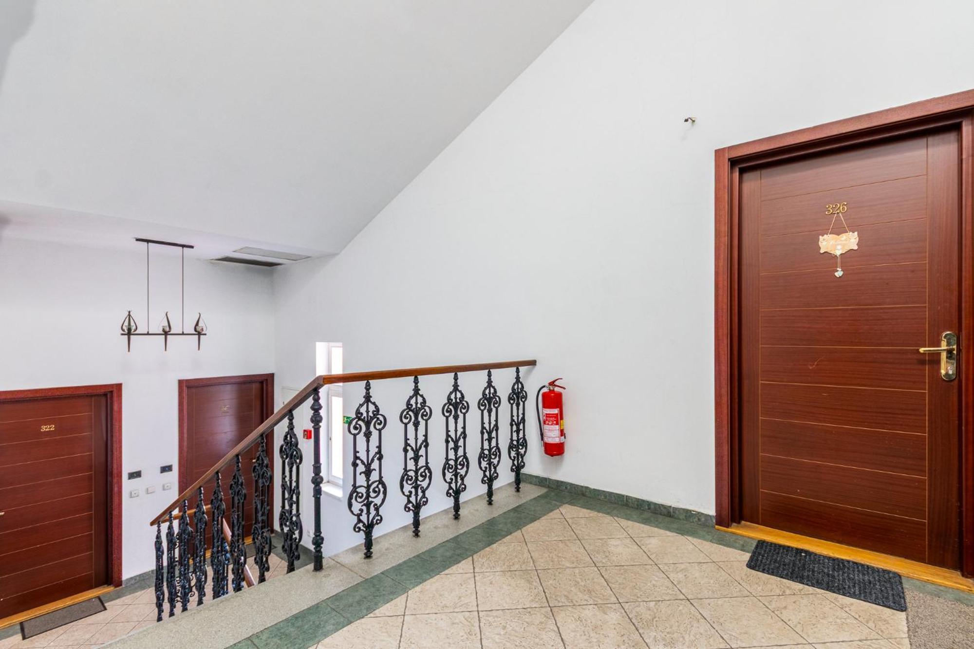 Private Retreat Close To Stations In Praha 3 Exterior foto