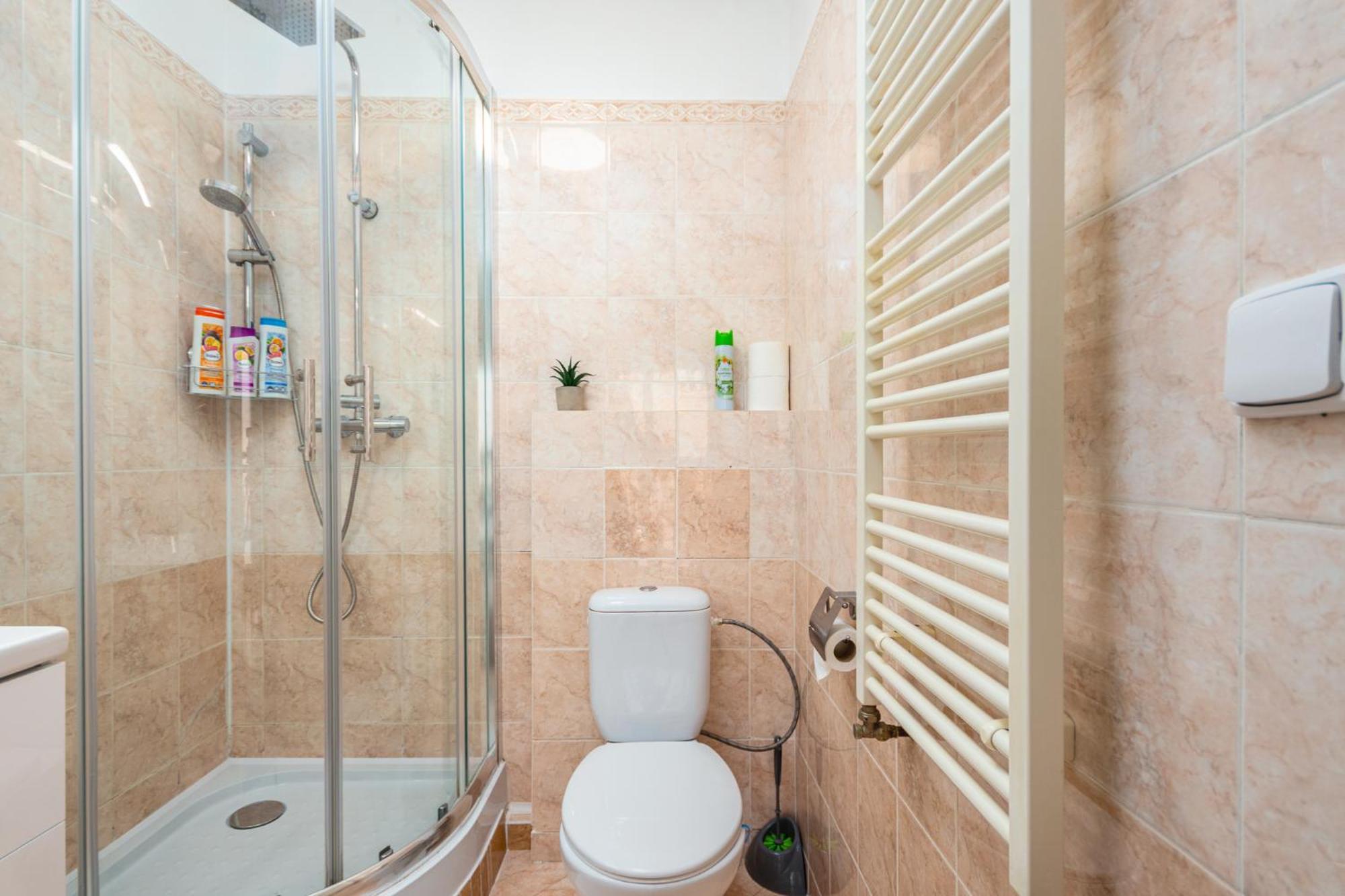 Private Retreat Close To Stations In Praha 3 Exterior foto